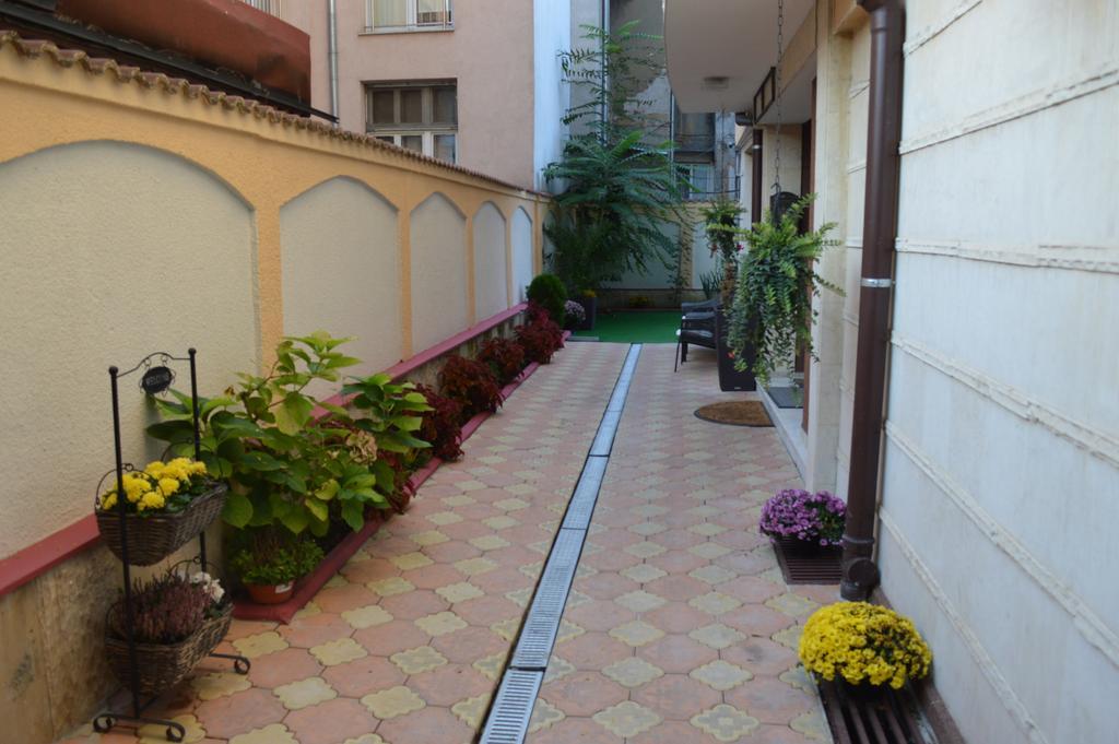 Bon Bon Hotel Sofia Exterior foto